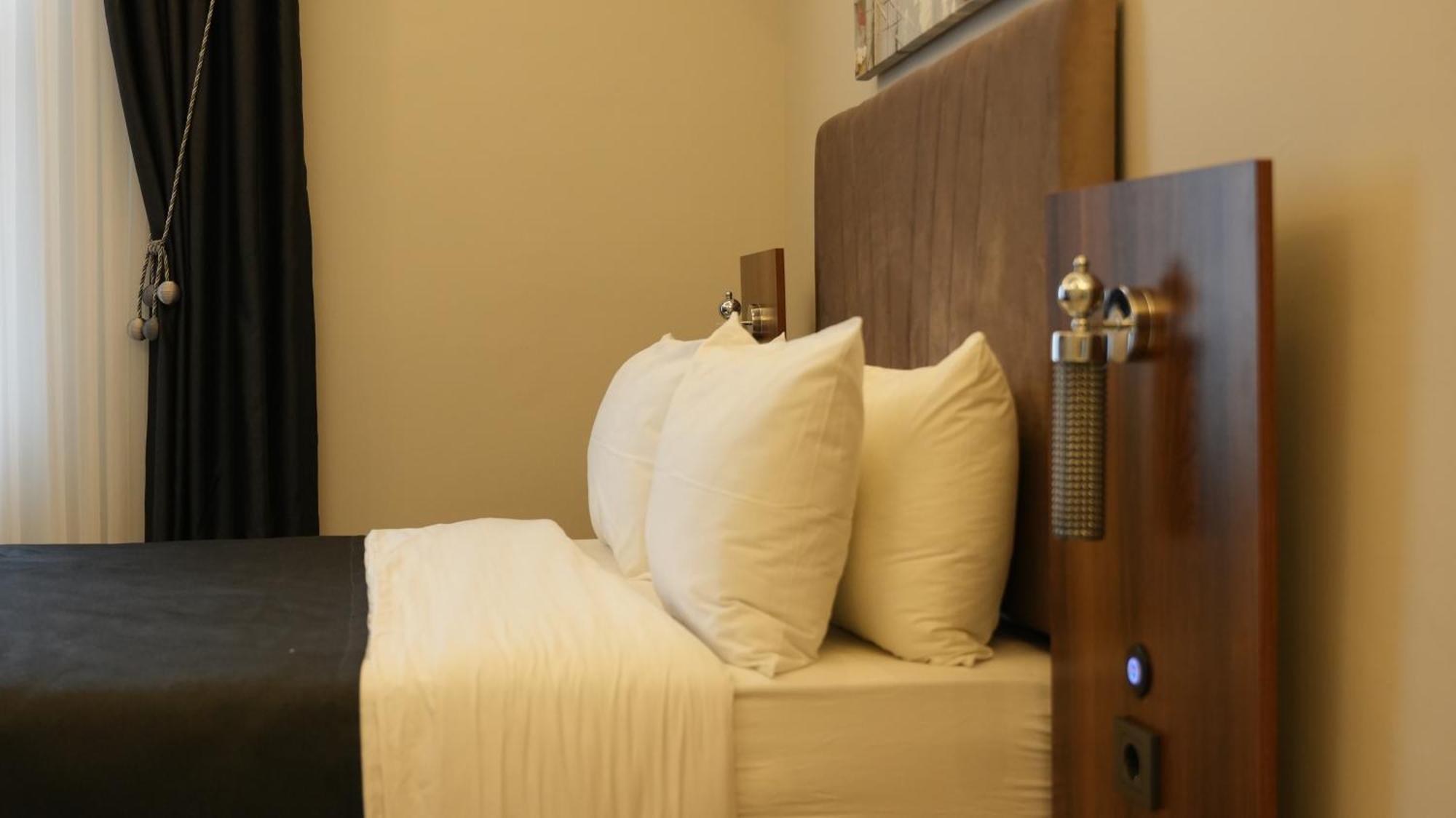 Grand Krone Hotel Cinarcik Ngoại thất bức ảnh