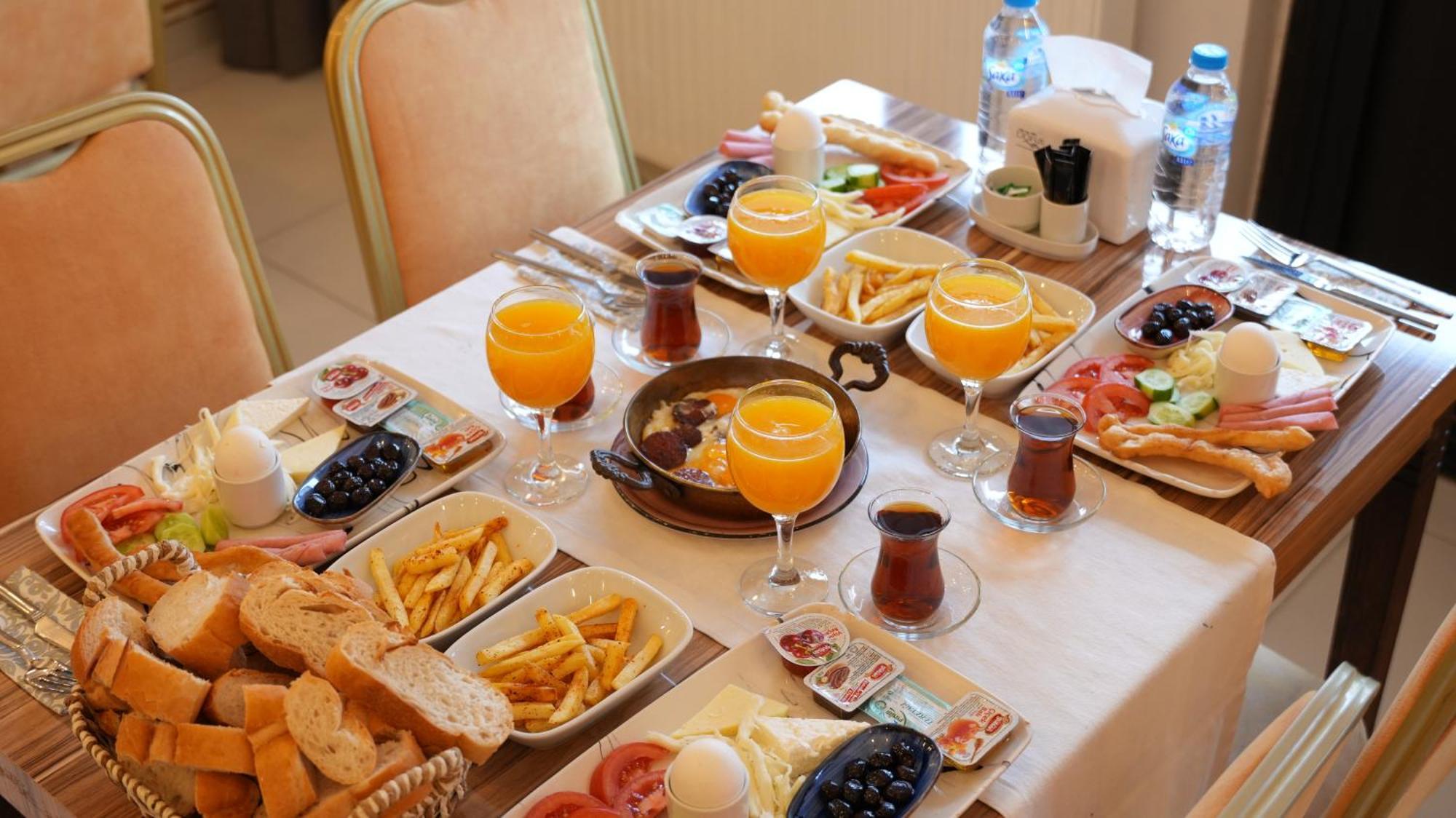 Grand Krone Hotel Cinarcik Ngoại thất bức ảnh